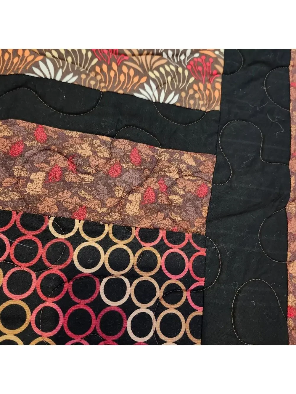 New Beautiful Handcrafted Autumn-Themed Quilt with Parisian Street Scene